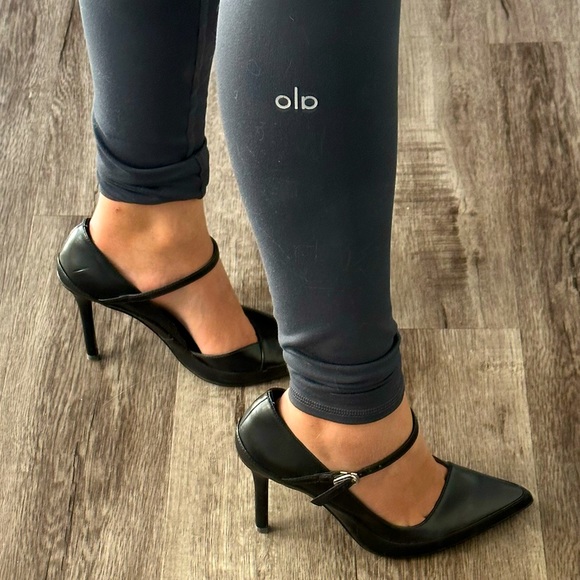 Heels - Picture 4 of 4